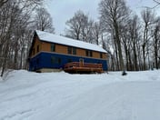 Cabin at Killington: Large Home w/ amenities, views and location close to ski resort. Hot Tub.