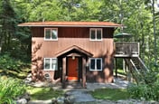 Cozy 3BR, 2-Story Retreat with Hot Tub, Pet Friendly, Deck, Grill, Fire Table, 5 min to Killington