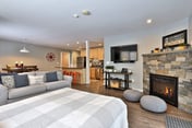 Skiers Suite: 2RM/2BA Renovated Condo on the Bus Route w/ Pool. Discounted Ski Rentals. #332