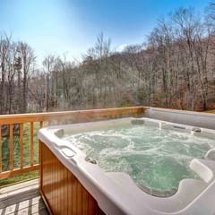 Trailside Village #3: Slopeside 1BR w/ Hot Tub and Sauna. Ski In/Out with Discounted Ski Rentals