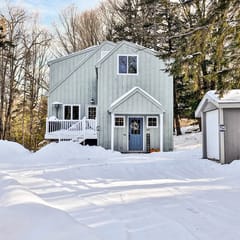 Summit House on George | Renovated | 5 Mins to K-1 | Lift & Rental Deals