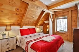Cabin at Killington: Large Home w/ amenities, views and location close to ski resort. Hot Tub. - Image 5