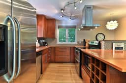 Cozy 3BR, 2-Story Retreat with Hot Tub, Pet Friendly, Deck, Grill, Fire Table, 5 min to Killington - Image 4
