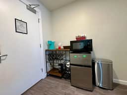 The Suites: Next Door - Studio at Killington Resort on the Bus Route. Discounted Ski Rentals. 531 - Image 3