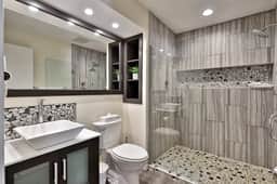 Skiers Suite: 2RM/2BA Renovated Condo on the Bus Route w/ Pool. Discounted Ski Rentals. #332 - Image 4