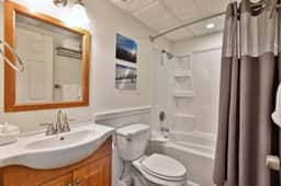 Cozy 1BR/1BA Mt Green Condo with Amenities and Discounted Ski Rentals. Shuttle. - Image 5