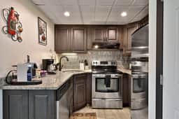 Cozy 1BR/1BA Mt Green Condo with Amenities and Discounted Ski Rentals. Shuttle. - Image 3