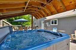 West Park Chalet at Killington: Great for Groups! Hot tub, games, discounted ski rentals. - Image 3