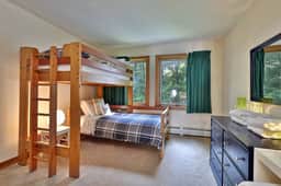 Cozy 2 BR Ski On Ski Off Condo in Killington's Sunrise Mountain Village. Pool. Hot Tub. - Image 5