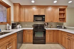 93 Glazebrook Rd, Unit E2: 2BR/1.5BA Condo. Wood fireplace. Close to Mountain! - Image 3