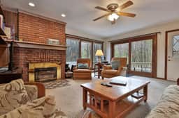 Cozy Vermont House Near Killington and Woodstock. Mountainside. Close to Slopes. - Image 2