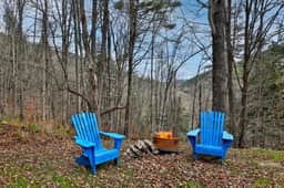Cozy Vermont House Near Killington and Woodstock. Mountainside. Close to Slopes. - Image 3