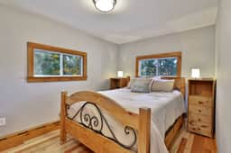 Lakeside Lodge at Fern Lake: 3BR/1BA Waterfront w/ Dock - Image 5