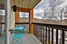 Pico's Doorstep: Ski On/Off. Steps to Lifts! Close to Killington. - Image 2
