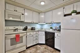 Alpine Oasis Studio at Mountain Green Resort Killington: Shuttle, Pool, Hot Tub, Gym, Deals! - Image 3