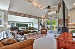Trailside Village #8: Slopeside 3BR w/ Hot Tub and Sauna. Ski In/Out with Discounted Ski Rentals - Image 2