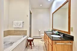 Lodges at Sunrise 3BR Luxury Ski On Ski Off Condo. Pool. Hot Tub. Gym. Discounted Ski Rentals. - Image 5