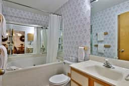 Woods Resort and Spa: Cozy 2-Bedroom Condo in Killington, VT with Ski, Tennis, and Pool Access - Image 5