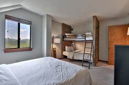 Alpine Vista Condo | Killington 2BR/1.5BA | Sleeps 6 | Pool & Hot Tub | Free Shuttle to Slopes - Image 5