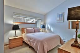 Cedarwood Retreat: 3BR Killington Condo w/ Spa, Pool, Fireplace & Private Jacuzzi Tub - Image 4