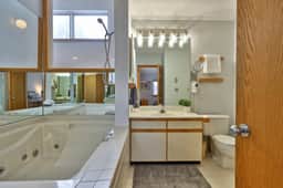 Cedarwood Retreat: 3BR Killington Condo w/ Spa, Pool, Fireplace & Private Jacuzzi Tub - Image 5