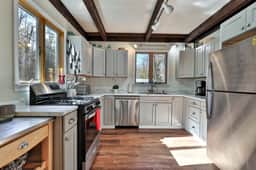 Classic Killington Ski Chalet for 8 w/ Gear Room, 2 Fireplaces, 5 Mins to Slopes - Image 4