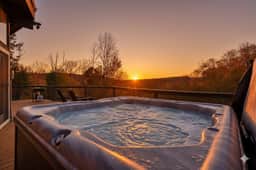 RoundTop Chalet | Hot Tub, Fire Pit & Mountain Views near Killington & Okemo - Image 3