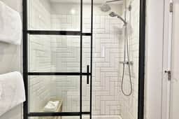 Killington Center Renovated Studio with Kitchenette on Bus Route and Discounted Ski Rentals. - Image 5