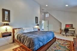 Summit House on George | Renovated | 5 Mins to K-1 | Lift & Rental Deals - Image 4