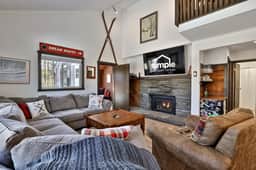 Liquid Lodge: 6BR Multi-Family Hub with 3 Living Areas, Private Hot Tub & 4pm Check Out - Image 2
