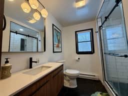 Family and friend friendly upper ski cabin with bunks, sleeps 8 - Image 3
