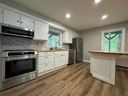 The Outpost | Two-level ski house for 12 near Killington & Pico - Image 4