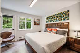 25 Rocky Ridge Rd - Killington Retreat: Group Ski House! Close to Mountain! Hot Tub. - Image 5