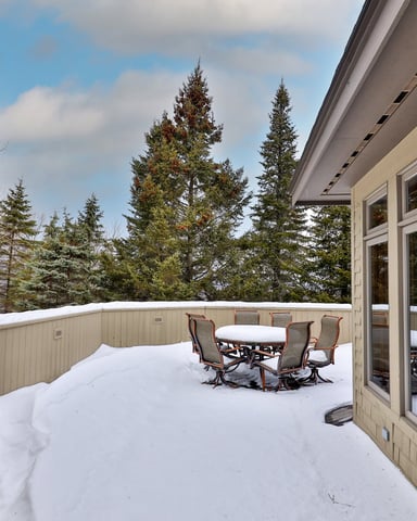 Front of a large luxury home in Killington, VT.