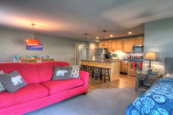 Sweet Suite! Modern, Pool, 2RM, 2BA, Ski Resort 532 - Image 1