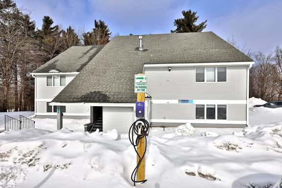 Cozy Studio at Killington Center: Close to it all with pool, bus and discounted ski rentals. 441 - Image 1