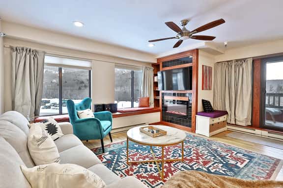 Mountain Views at Mt Green: 2 BR/2BA, Shuttle, Discounted Ski Rentals, Pool, Hot Tub and More! - Image 1