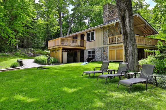 Fun In Fun Out Ski Home: Upper Unit. Renovated 3BR/2BA. Hot Tub. Sauna. - Image 1