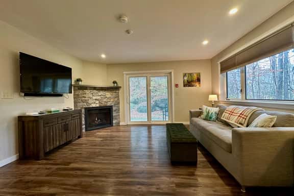 The Sunup Suite at Killington: 2RM/2BA Condo w/ Pool. Bus Route. Discounted Ski Rentals! - Image 1