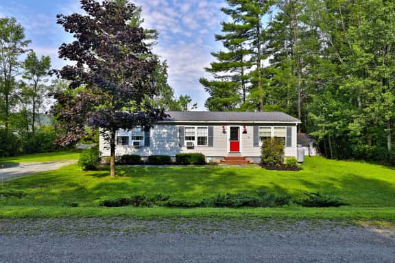 The Bomoseen Bungalow: Vermont Lake House with Private Dock - Image 1