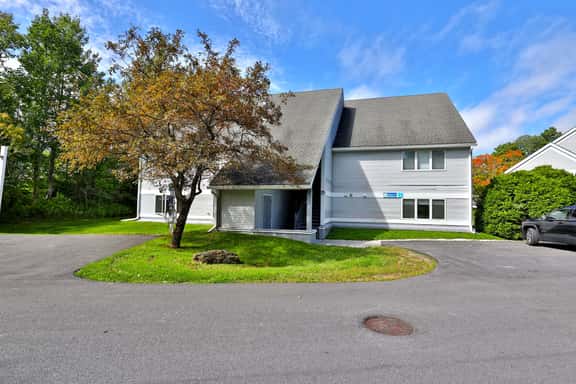 Ski Condo Close to Killington: Discounted Ski Rentals and Shuttle Bus. Killington Center 631 - Image 1