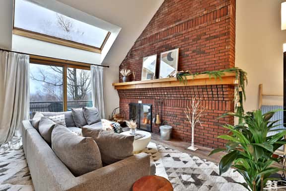 Charming 3BR/2BA Condo in Sunrise Village at Killington. Pool. Hot Tub. Sports Center. - Image 1