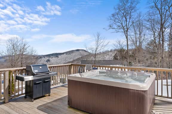 Trailside Village #7: Slopeside 1BR w/ Hot Tub and Sauna. Ski In/Out with Discounted Ski Rentals - Image 1