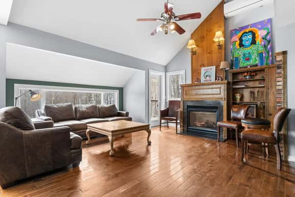 Trailside Village #4: Slopeside 3BR w/ Hot Tub and Sauna. Ski In/Out with Discounted Ski Rentals - Image 1
