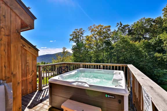 Trailside Village #8: Slopeside 3BR w/ Hot Tub and Sauna. Ski In/Out with Discounted Ski Rentals - Image 1