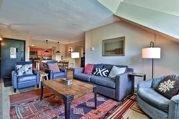 Alpine Vista Condo | Killington 2BR/1.5BA | Sleeps 6 | Pool & Hot Tub | Free Shuttle to Slopes - Image 1