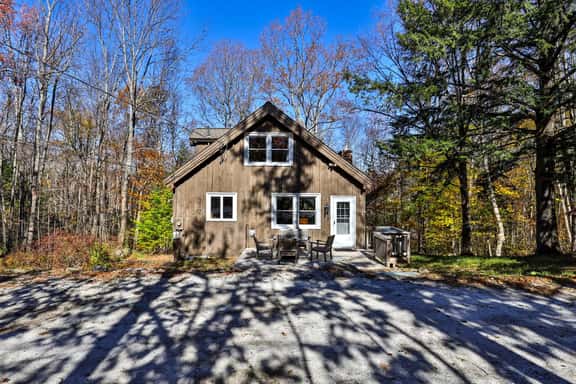 Classic Killington Ski Chalet for 8 w/ Gear Room, 2 Fireplaces, 5 Mins to Slopes - Image 1
