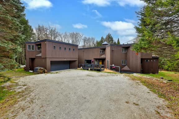 Renovated 4BR House w/ Hot Tub & Fire Pit: Near Killington Lifts & Dining - Image 1