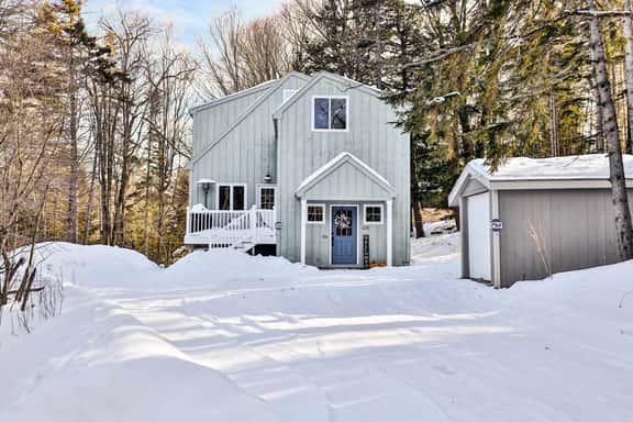 Summit House on George | Renovated | 5 Mins to K-1 | Lift & Rental Deals - Image 1