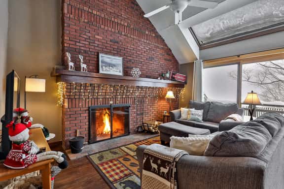 Sunrise Timberline 3BR ski in/ski out with fireplace, pool and hot tub - Image 1
